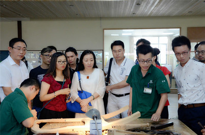 金秋無錫•南通兩地高端設計師暨“亞振海派藝術文化”品鑒會完滿結束