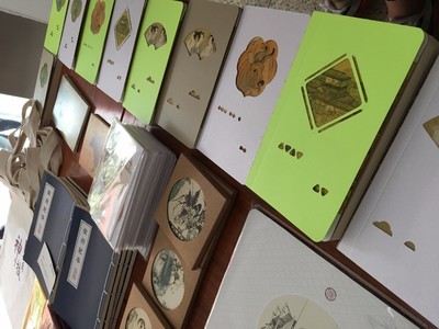 快訊 | 文化搭臺(tái),校企攜手,中國(guó)歷代書畫精品公益巡展(莫愁中專站)盛大開幕,相關(guān)文創(chuàng)衍生品同步亮相